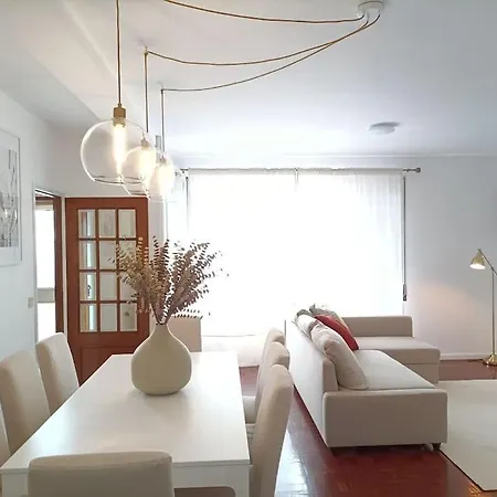 White Glam Ap Appartement